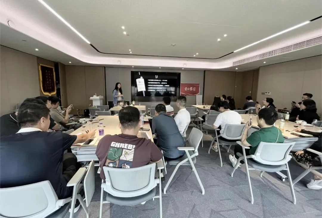 河南省副食“幹露集團魔爵紅葡萄酒知識”專題培訓圓滿結束